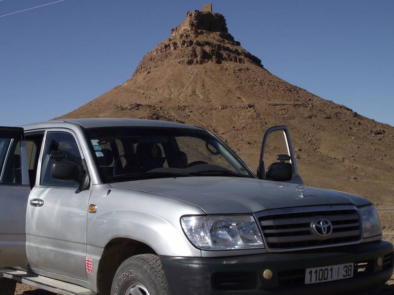 El 4x4 bajo la Montaña Tajine