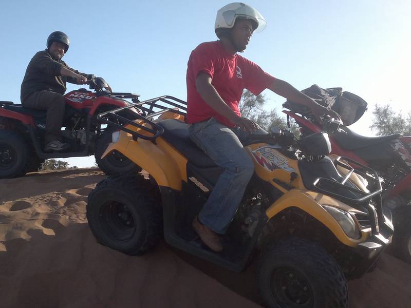 En quad al desierto