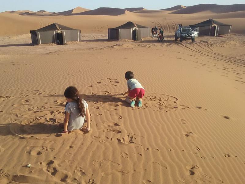 Viatjar amb familia al desert