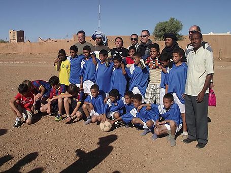 Grupo de fútbol en Tagounite.
