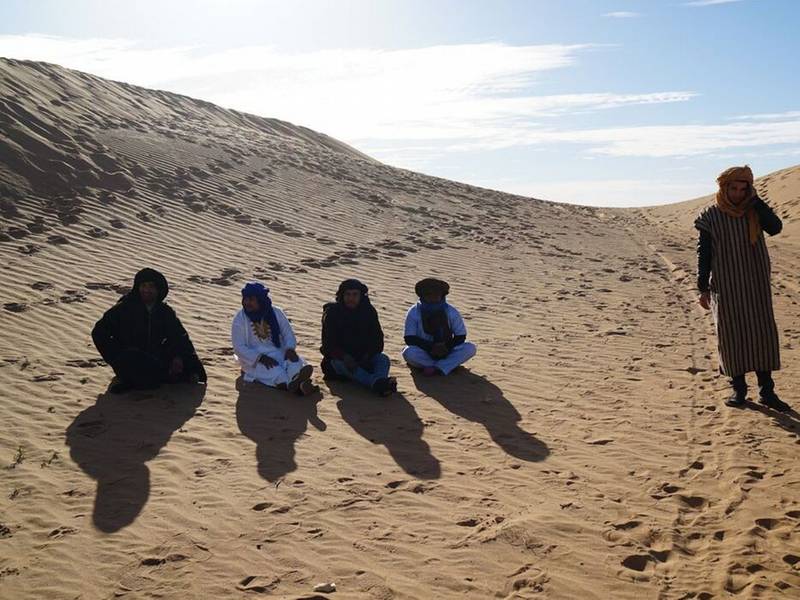 Los viajes con afroyin en el desierto.